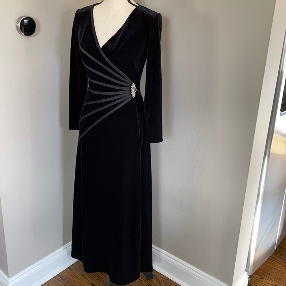 Vintage velvet dress with crystals - Picture 1 of 7
